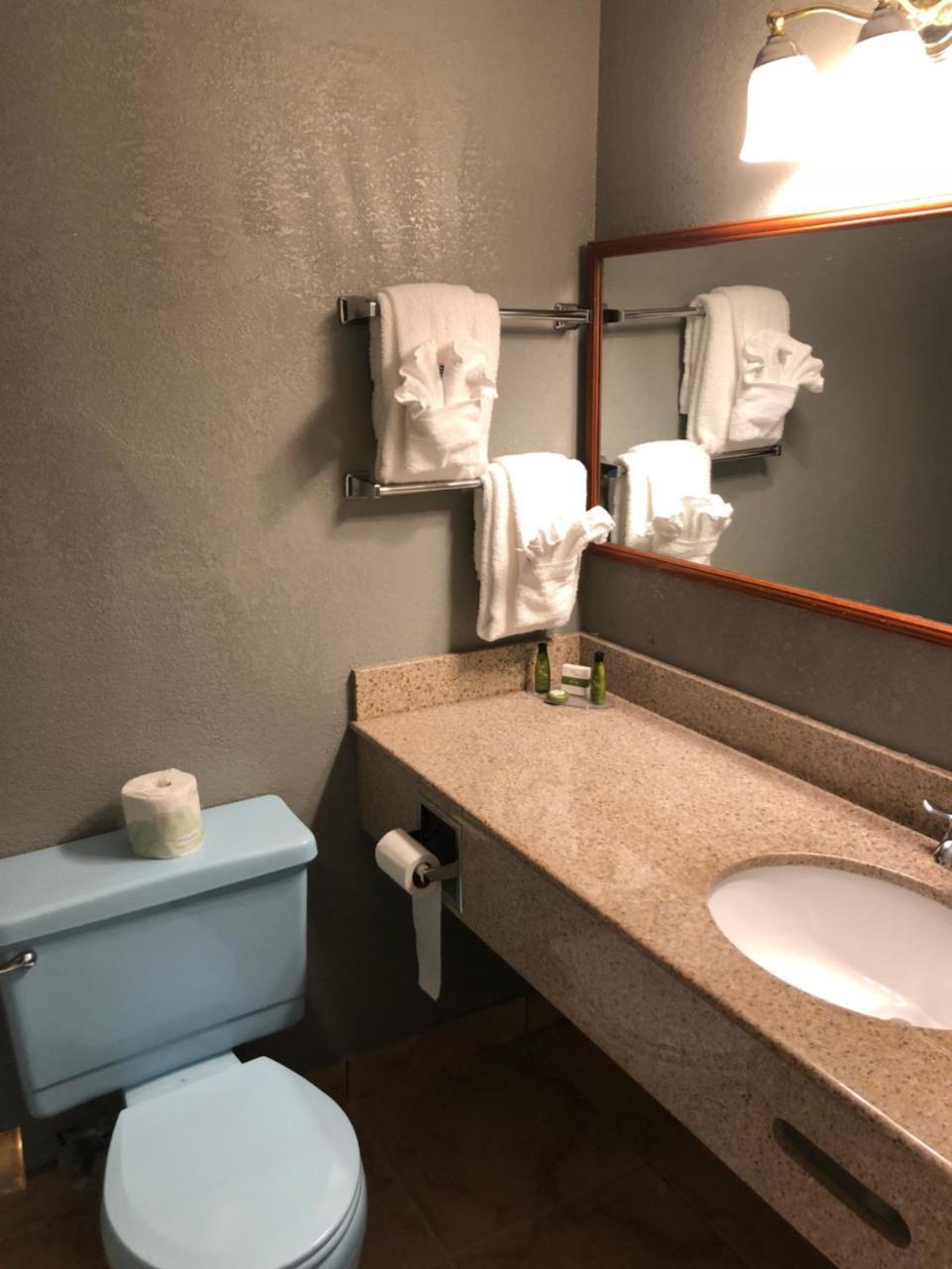 Latham Inn Kültér fotó